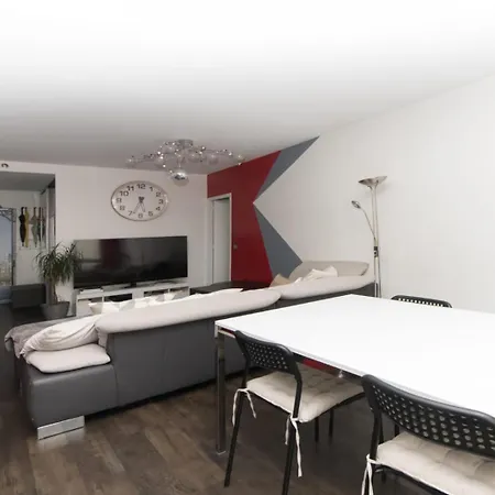 Apartment Buttes Chaumont Paris