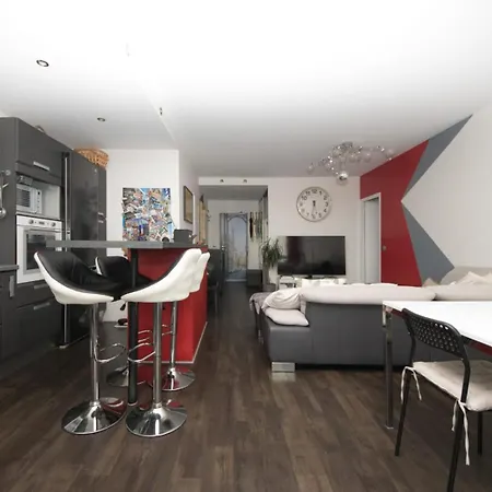Apartment Buttes Chaumont Paris